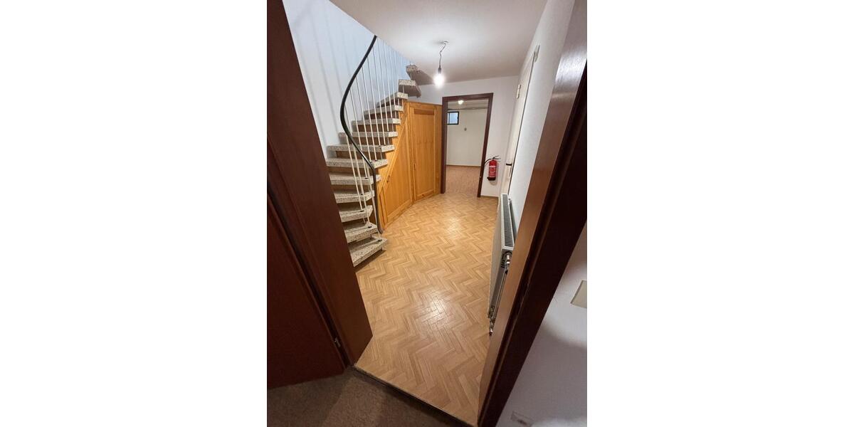 Reihenhaus Nürnberg Holzheim - 6 Zimmer, 120 m&sup2;, 1.700&euro; | Angebot:25895295