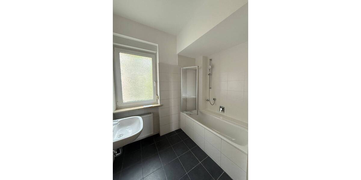 Etagenwohnung Nürnberg Schweinau - 4 Zimmer, 103 m&sup2;, 900&euro; | Angebot:26820803
