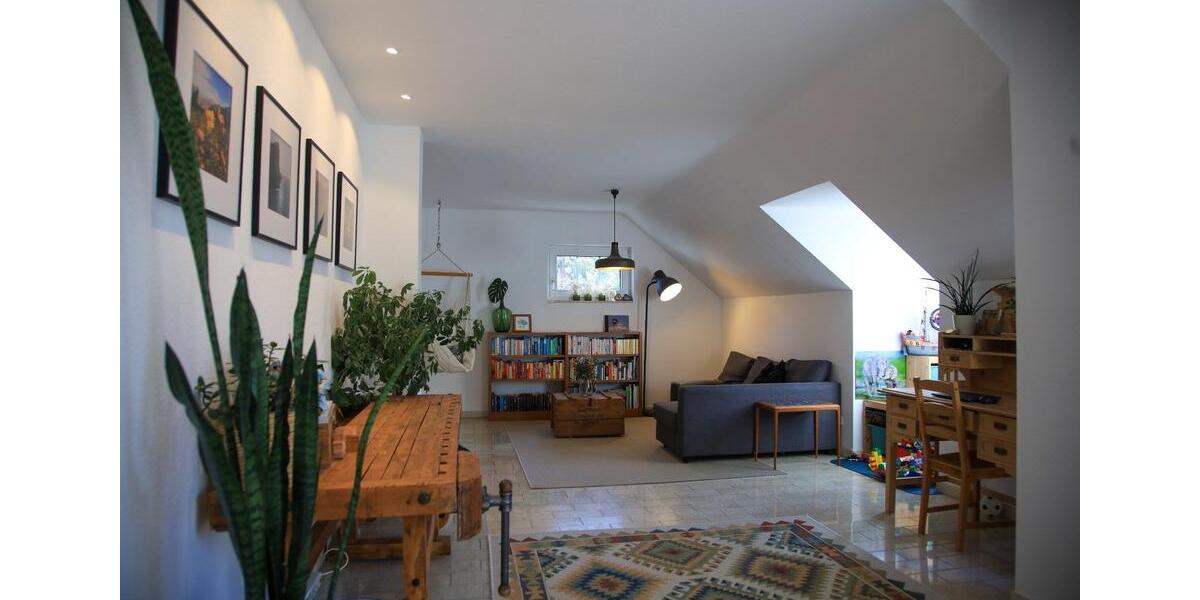 Dachgeschoßwohnung Buckenhof - 3 Zimmer, 113 m&sup2;, 1.950&euro; | Angebot:25883149