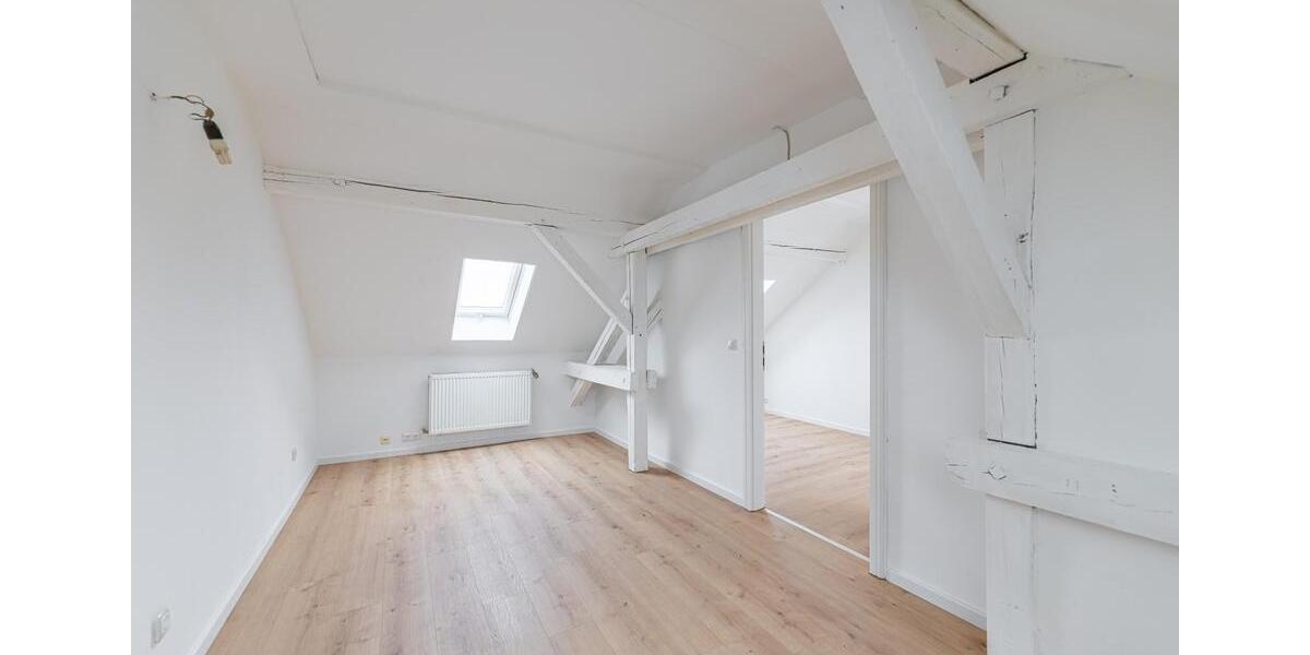 Dachgeschoßwohnung Nürnberg Eberhardshof - 3 Zimmer, 80 m&sup2;, 1.100&euro; | Angebot:26594115
