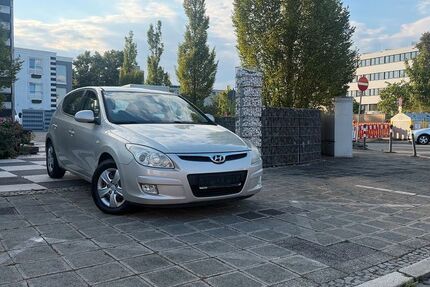 Hyundai i30 105.000 km 2.489 &euro; Nürnberg 90431
