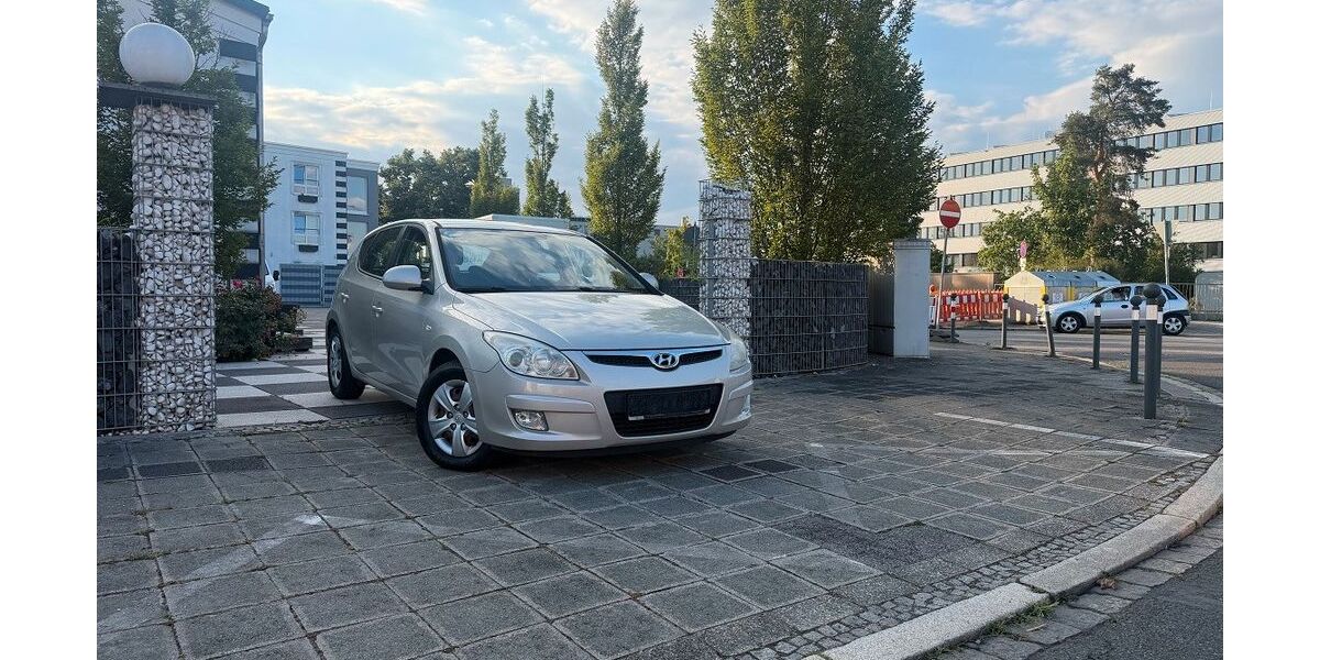 Hyundai i30 105.000 km 2.489 &euro; Nürnberg 90431