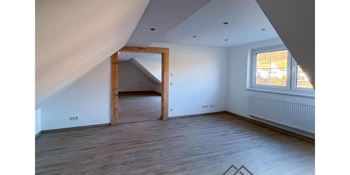 Dachgeschoßwohnung Neustadt an der Aisch - 3.5 Zimmer, 125 m&sup2;, 1.175&euro; | Angebot:25869150