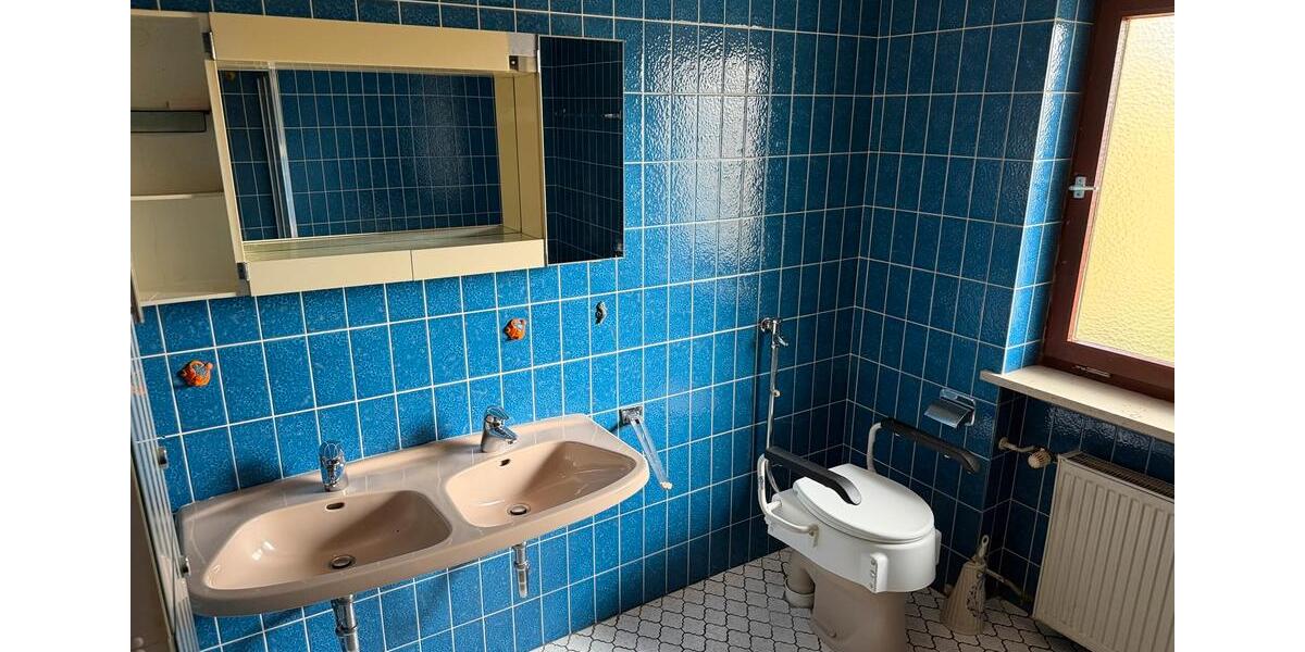 Erdgeschoßwohnung Fürth Eigenes Heim - 5 Zimmer, 250 m&sup2;, 1.700&euro; | Angebot:25126681