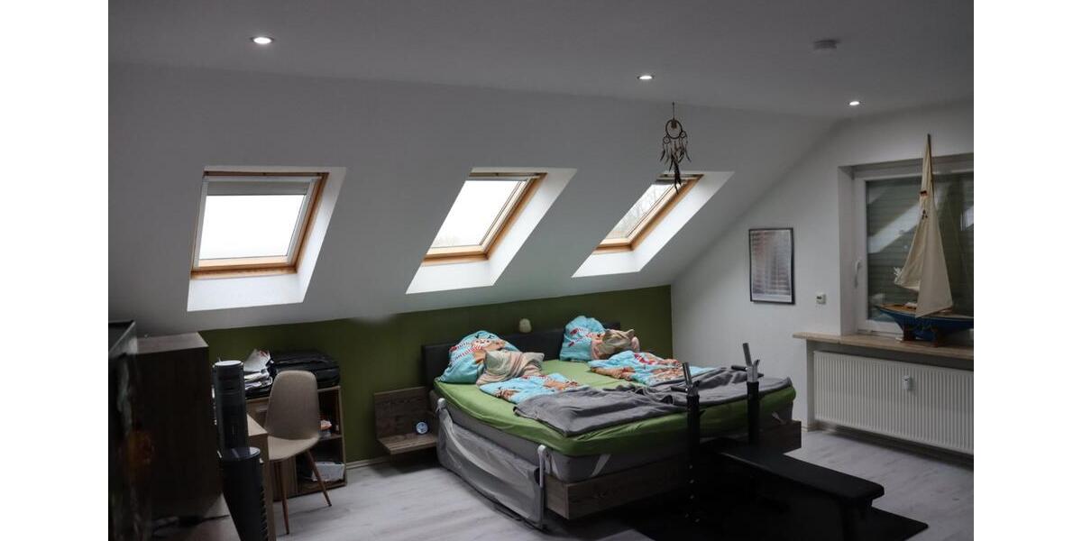 Dachgeschoßwohnung Roth - 3.5 Zimmer, 82 m&sup2;, 199.000&euro; | Angebot:25162874