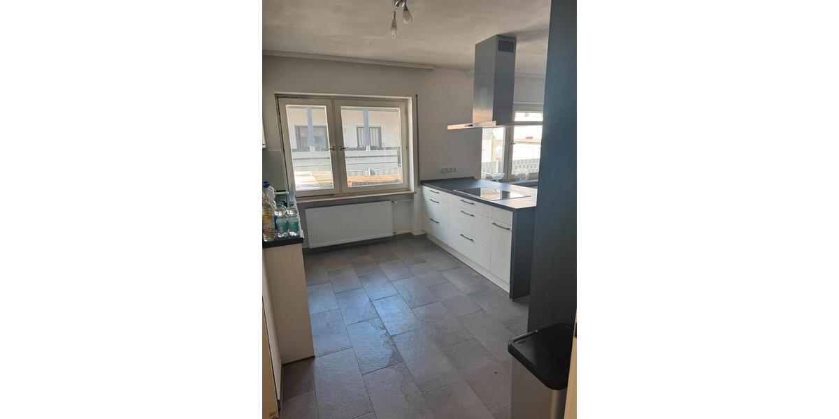 Hochparterre Röttenbach - 4 Zimmer, 142 m&sup2;, 1.390&euro; | Angebot:25922036