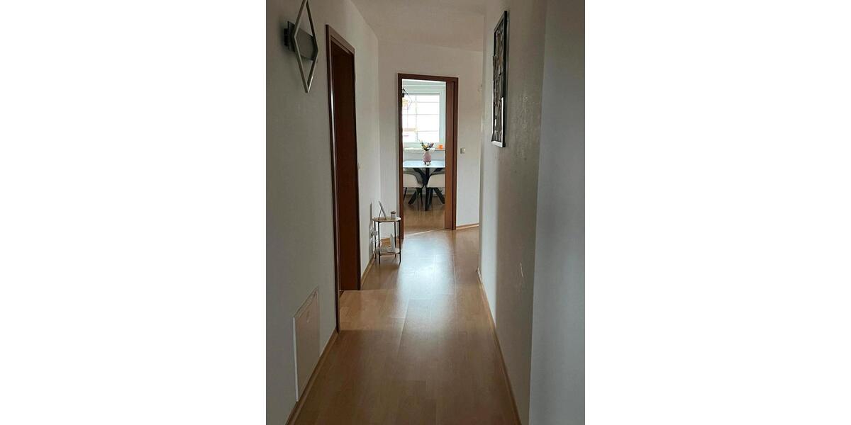 Dachgeschoßwohnung Zirndorf - 4.5 Zimmer, 120 m&sup2;, 1.300&euro; | Angebot:26598093