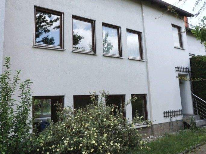 Reihenmittelhaus Nürnberg Röthenbach b Schweinau - 8 Zimmer, 158 m&sup2;, 399.000&euro; | Angebot:25704367
