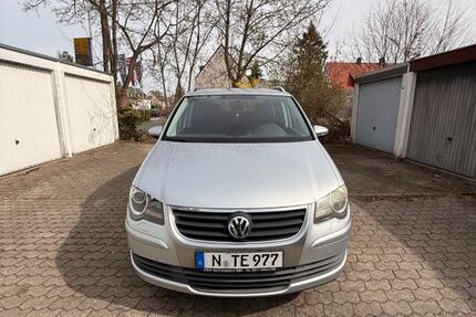 VW Touran 143.200 km 7.300 &euro; Nürnberg 90431