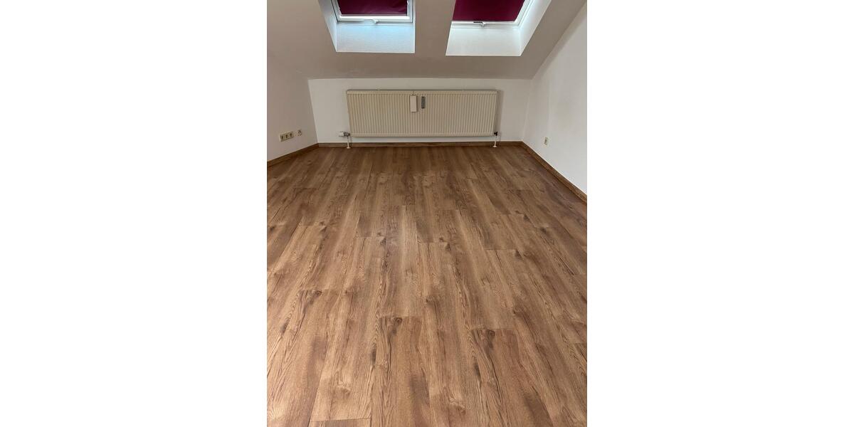 Dachgeschoßwohnung Erlangen Am Anger - 1 Zimmer, 18 m&sup2;, 465&euro; | Angebot:26546235