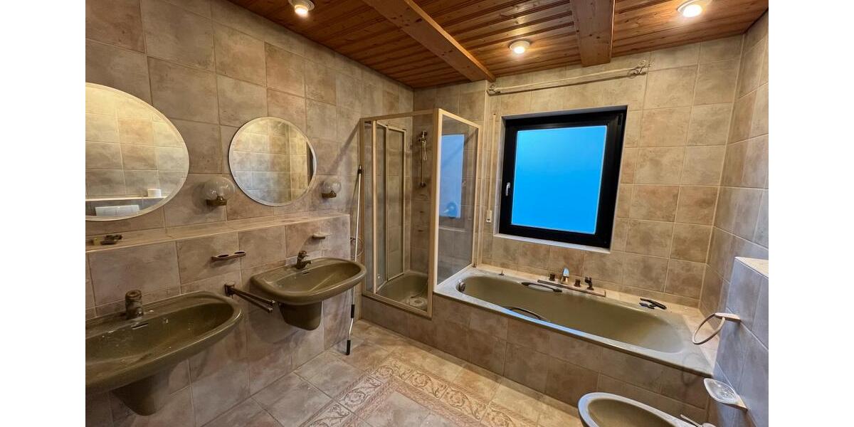 Einfamilienhaus Wiesenthau - 6 Zimmer, 180 m&sup2;, 1.600&euro; | Angebot:25859620