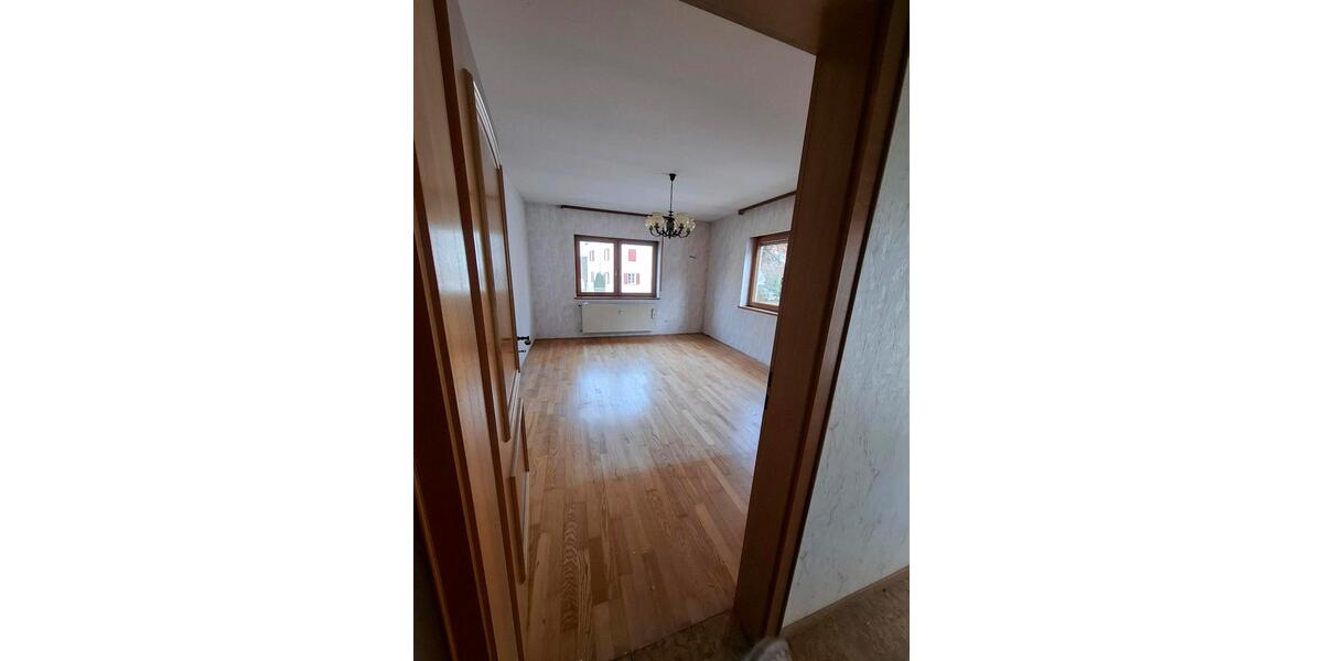 Etagenwohnung Gerhardshofen - 5 Zimmer, 125 m&sup2;, 820&euro; | Angebot:25764451