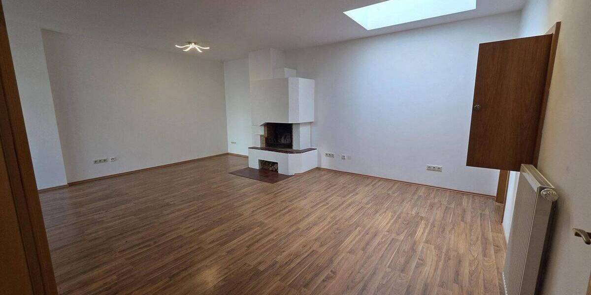 Etagenwohnung Fürth Innenstadt - 2 Zimmer, 77 m&sup2;, 785&euro; | Angebot:26015836