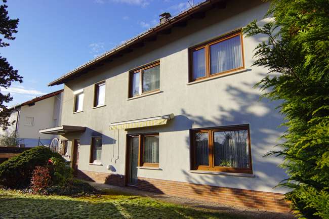 Einfamilienhaus Roßtal - 10 Zimmer, 156 m&sup2;, 549.000&euro; | Angebot:23782664