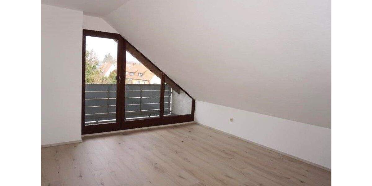 Etagenwohnung Nürnberg Werderau - 3 Zimmer, 100 m&sup2;, 990&euro; | Angebot:25704376