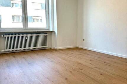 Wohnung Nürnberg Glockenhof - 3 Zimmer, 83 m&sup2;, 900&euro; | Angebot:26656973