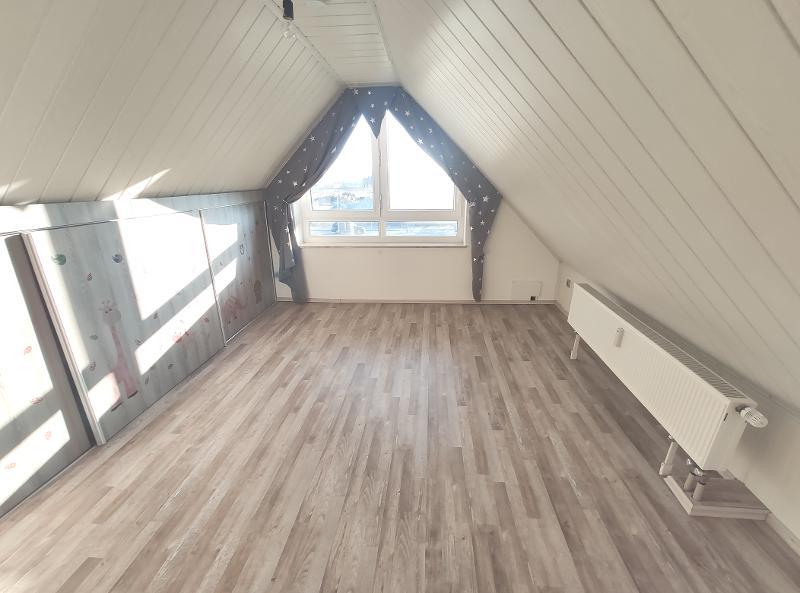 Große Maisonette mit Klimaanlagen (aktuell in 2 Wohnungen unterteilt) mit 2 Balkonen, 2 Einbauküchen und 2 Stellplätzen - Etagenwohnung Hausen | Angebot:20238797