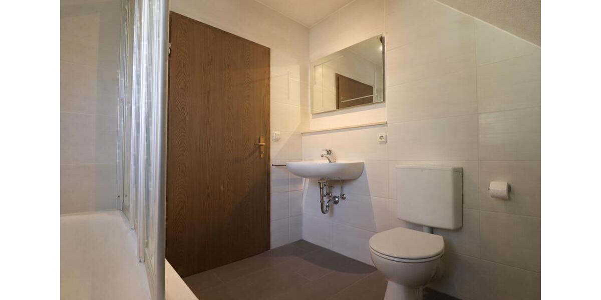 Dachgeschoßwohnung Erlangen Alterlangen - 2 Zimmer, 71 m&sup2;, 923&euro; | Angebot:25182141