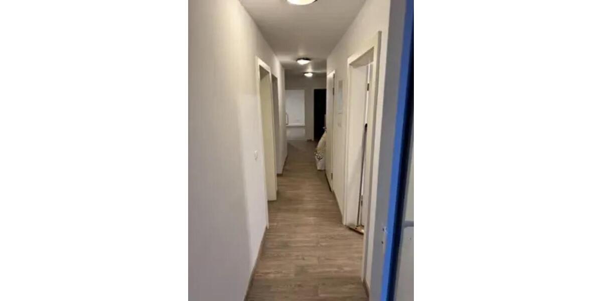 Etagenwohnung Eckental - 6 Zimmer, 180 m&sup2;, 1.350&euro; | Angebot:25853985