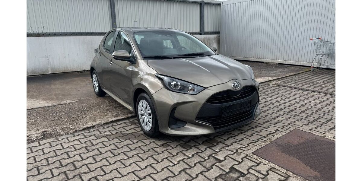 Toyota Yaris 28.134 km 16.990 &euro; Nürnberg 90427
