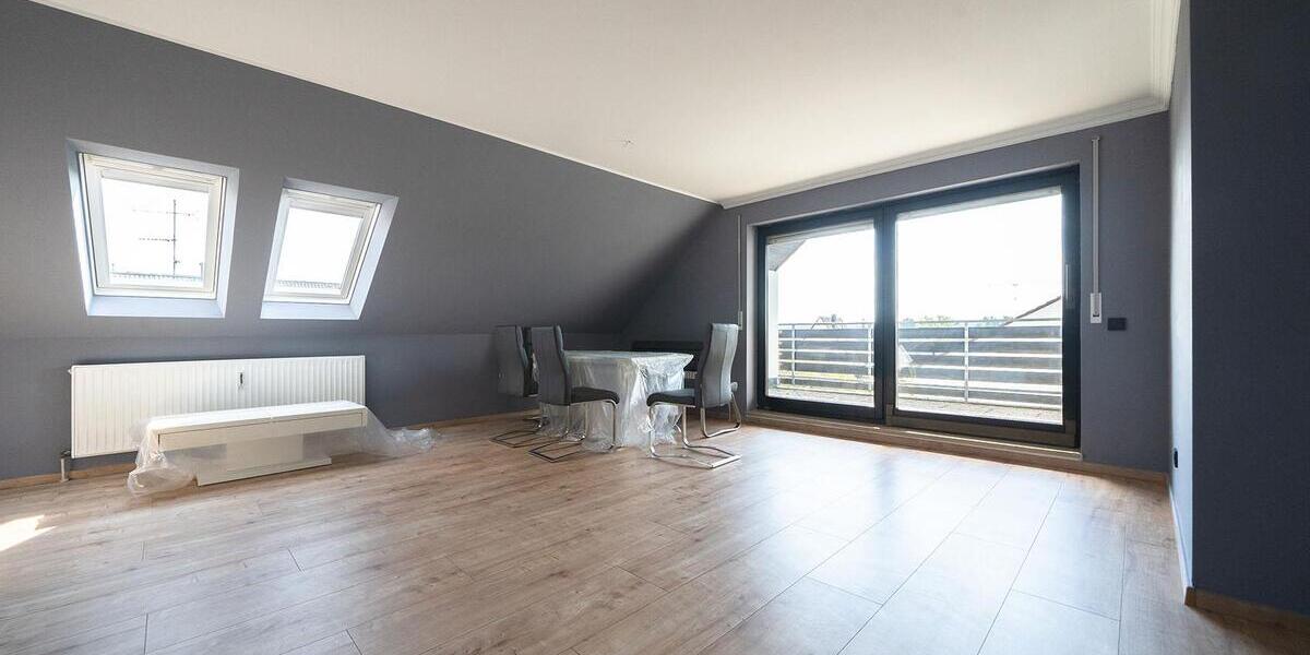 Großzügige Wohnung mit sonniger Dachloggia, Einbauküche und Garage! - 3- Roth 10809576143 | Angebot:25943101