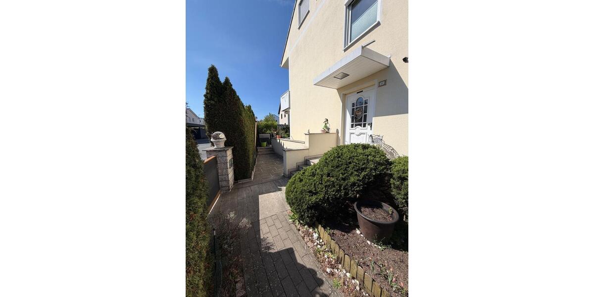 Doppelhaushälfte Bubenreuth - 6 Zimmer, 140 m&sup2;, 1.950&euro; | Angebot:26406749