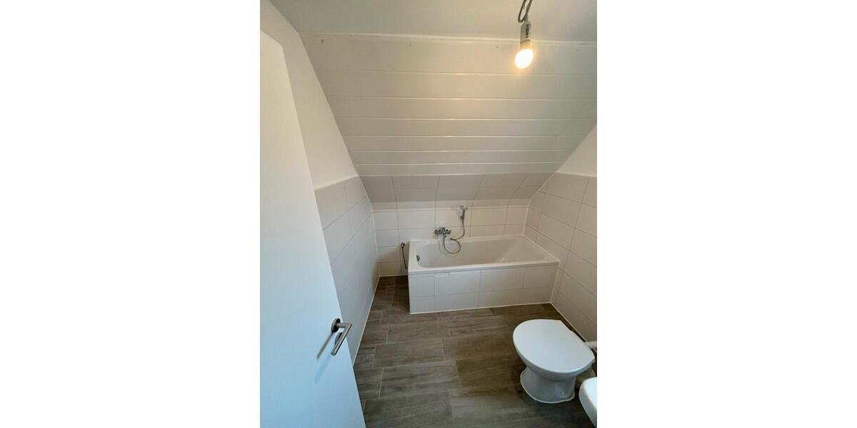 Dachgeschoßwohnung Nürnberg - 3 Zimmer, 60 m&sup2;, 800&euro; | Angebot:25185408