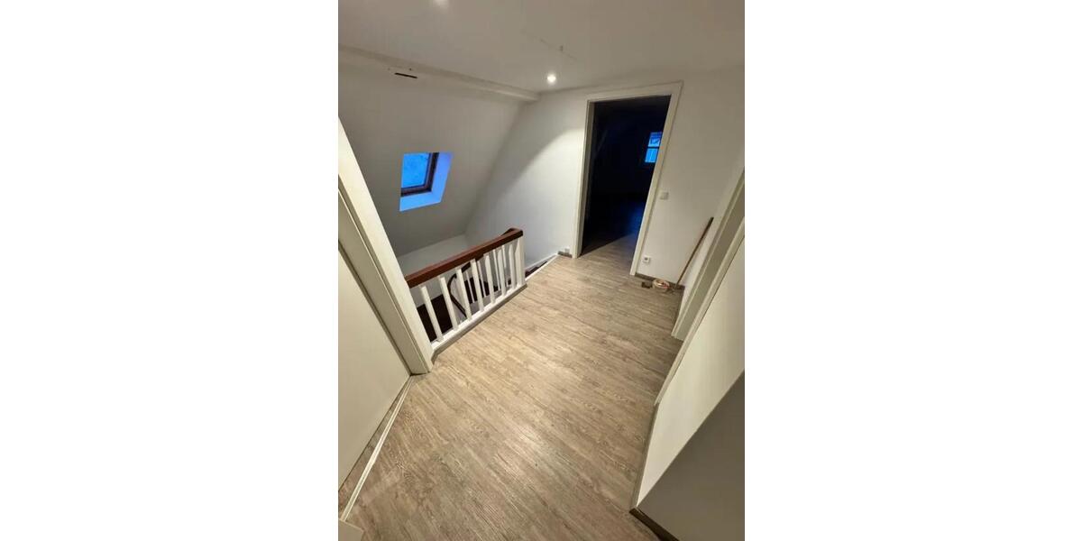 Etagenwohnung Eckental - 6 Zimmer, 180 m&sup2;, 1.350&euro; | Angebot:25853985