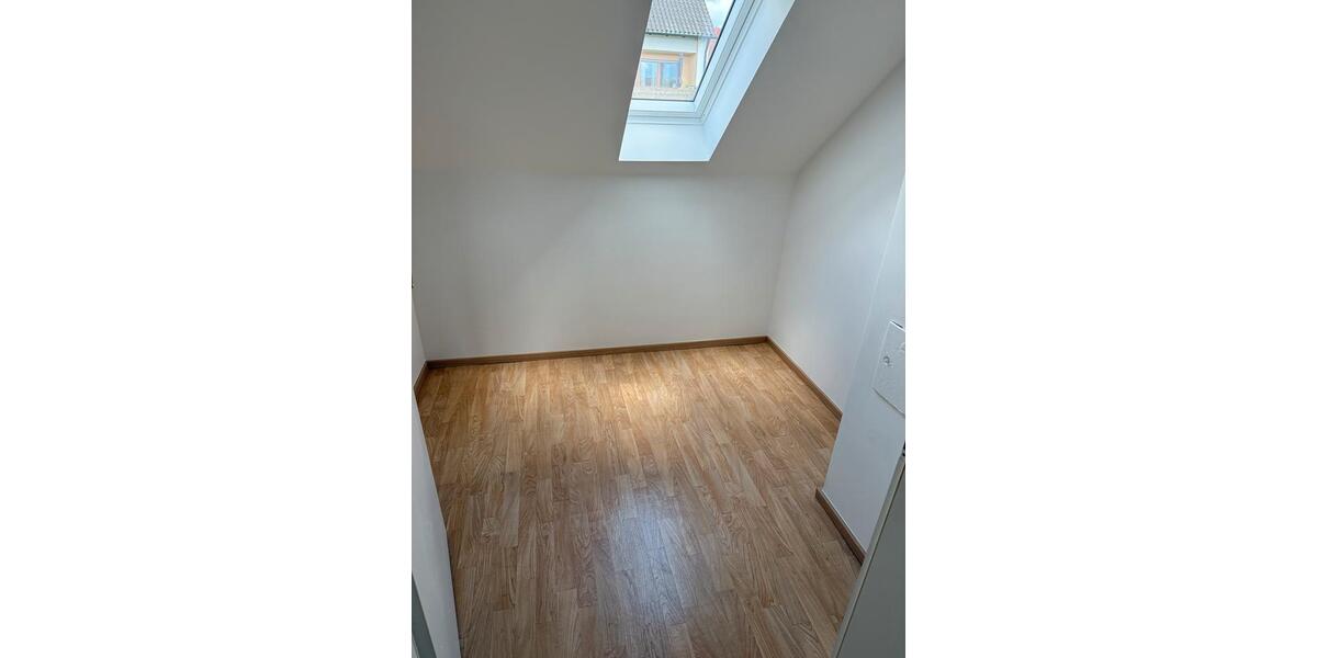 Dachgeschoßwohnung Veitsbronn - 3.5 Zimmer, 91 m&sup2;, 1.250&euro; | Angebot:26614884