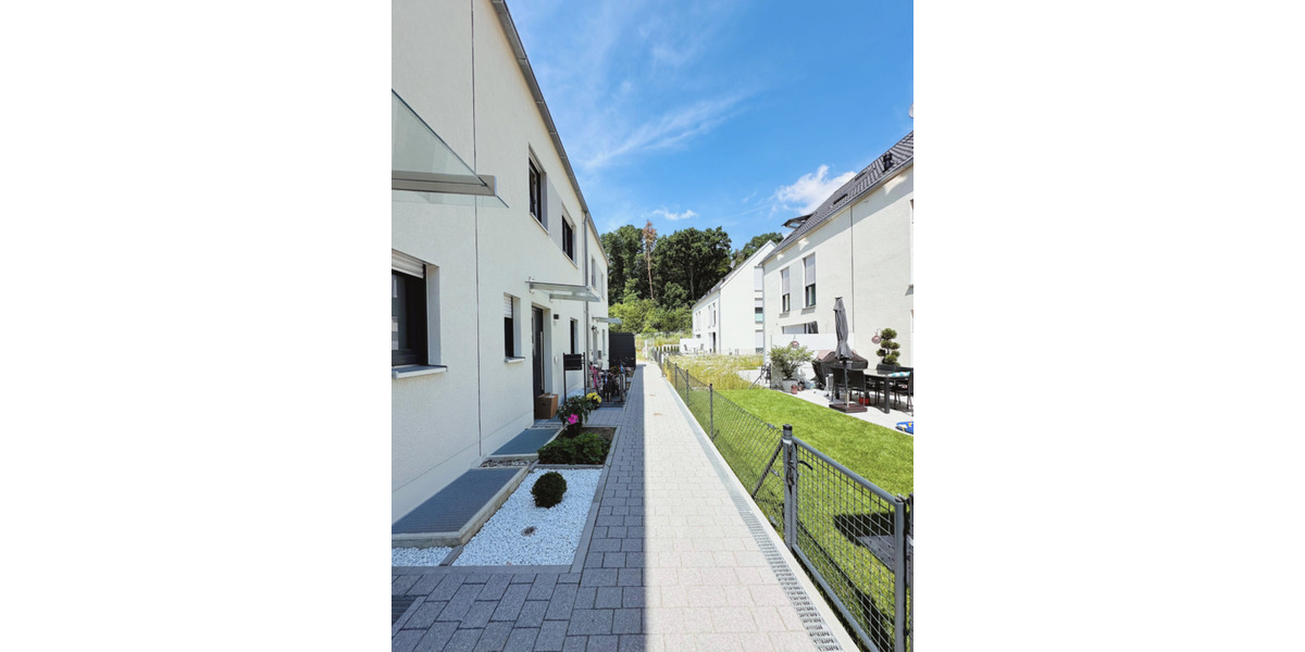 Reihenmittelhaus Nürnberg Lohhof - 5 Zimmer, 121 m&sup2;, 690.000&euro; | Angebot:25998247