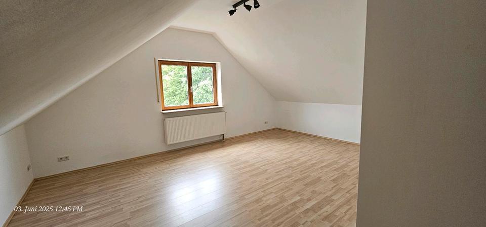 Dachgeschoßwohnung Cadolzburg - 2 Zimmer, 77 m&sup2;, 930&euro; | Angebot:26567487