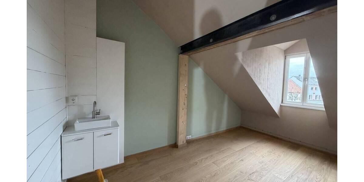 Etagenwohnung Erlangen Innenstadt - 4 Zimmer, 90 m&sup2;, 1.700&euro; | Angebot:26015681