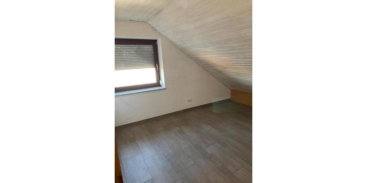 Dachgeschoßwohnung Erlangen Alterlangen - 3 Zimmer, 60 m&sup2;, 680&euro; | Angebot:27582423