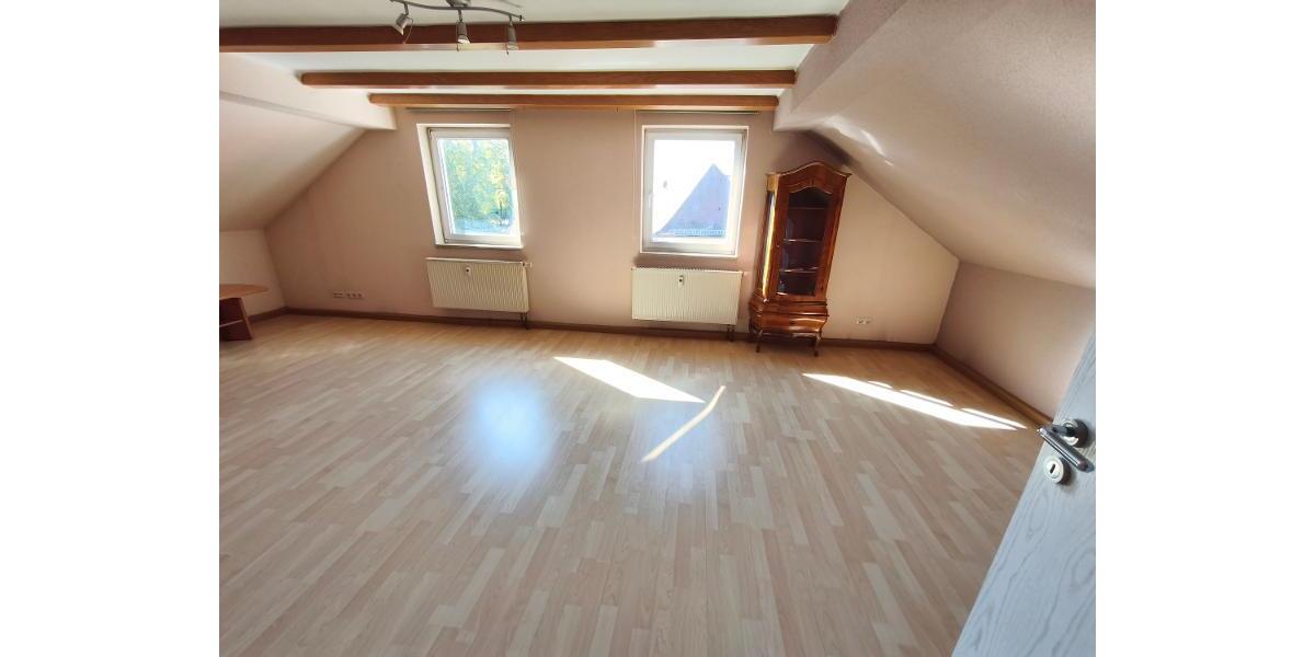 2 Zi. Wohnung im Dachgeschoss mit Stellplatz - Etagenwohnung Adelsdorf | Angebot:27541175