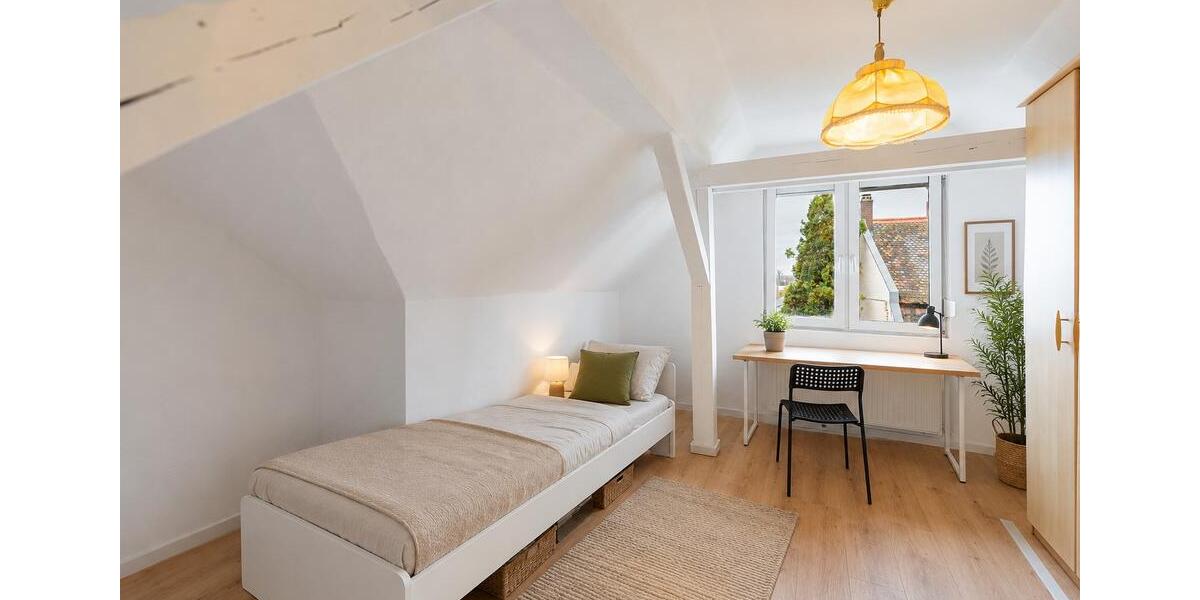 Dachgeschoßwohnung Nürnberg Eberhardshof - 3 Zimmer, 80 m&sup2;, 1.100&euro; | Angebot:26594115