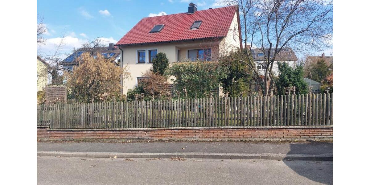 Einfamilienhaus Roth - 7 Zimmer, 180 m&sup2;, 650.000&euro; | Angebot:25862141