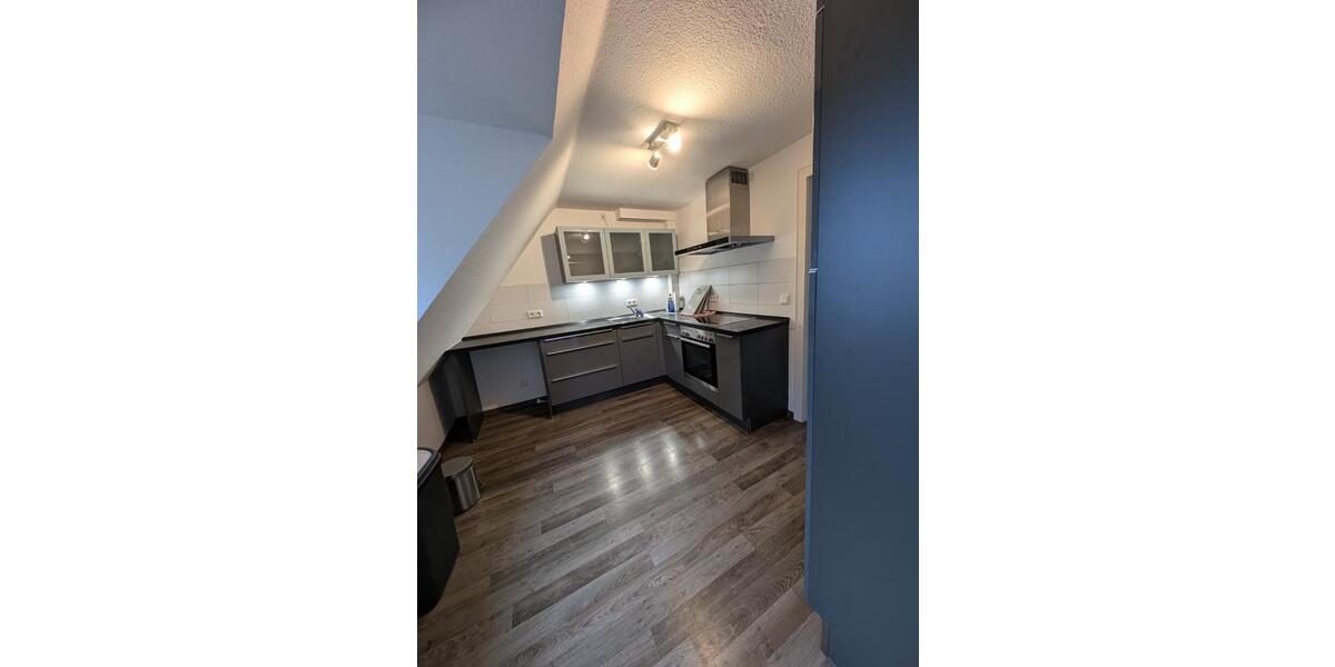 Dachgeschoßwohnung Nürnberg Gibitzenhof - 2.5 Zimmer, 72 m&sup2;, 830&euro; | Angebot:25650918