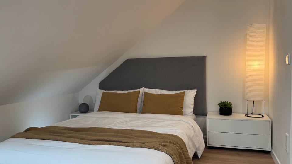 Dachgeschoßwohnung Erlangen Am Anger - 1 Zimmer, 27 m&sup2;, 900&euro; | Angebot:25170209