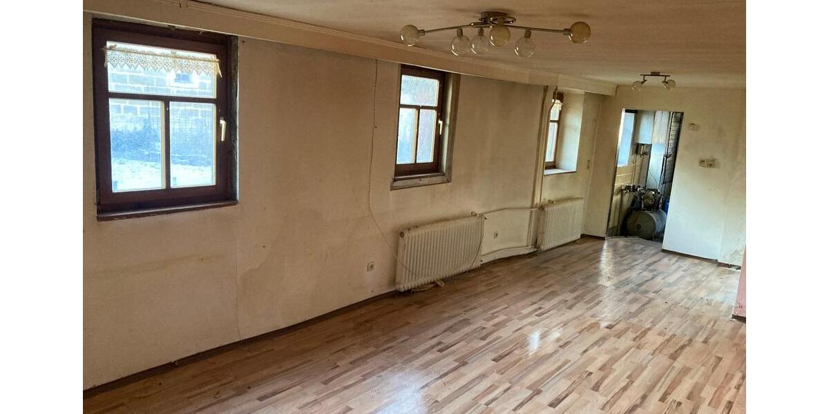 Einfamilienhaus Neuendettelsau - 9 Zimmer, 485 m&sup2;, 340&euro; | Angebot:24716071