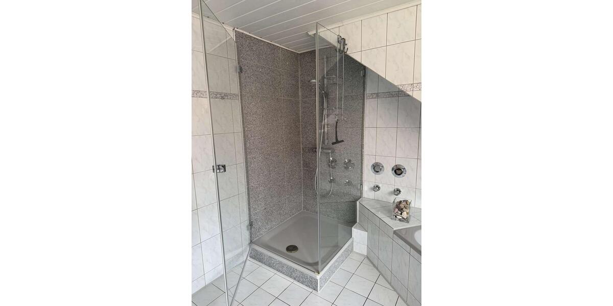 Etagenwohnung Erlangen Alterlangen - 3 Zimmer, 117 m&sup2;, 1.500&euro; | Angebot:25882988