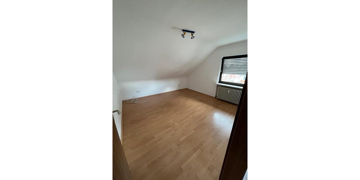 Dachgeschoßwohnung Röthenbach an der Pegnitz - 3 Zimmer, 88 m&sup2;, 900&euro; | Angebot:26492899