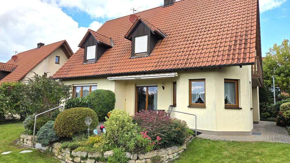 Einfamilienhaus Roßtal - 6 Zimmer, 162 m&sup2;, 849.000&euro; | Angebot:25273801