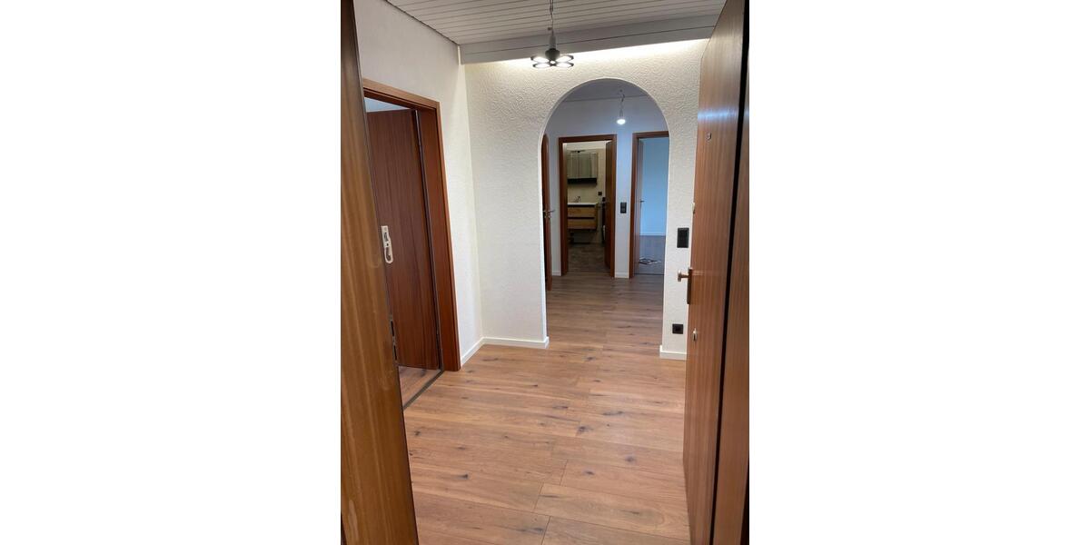 Etagenwohnung Uttenreuth - 3 Zimmer, 95 m&sup2;, 1.350&euro; | Angebot:25636489