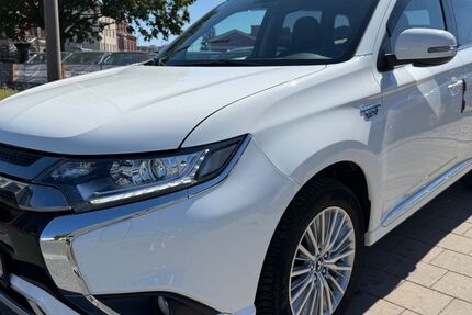 Mitsubishi Plug-in Hybrid Outlander 118.872 km 15.950 &euro; Fürth 90763