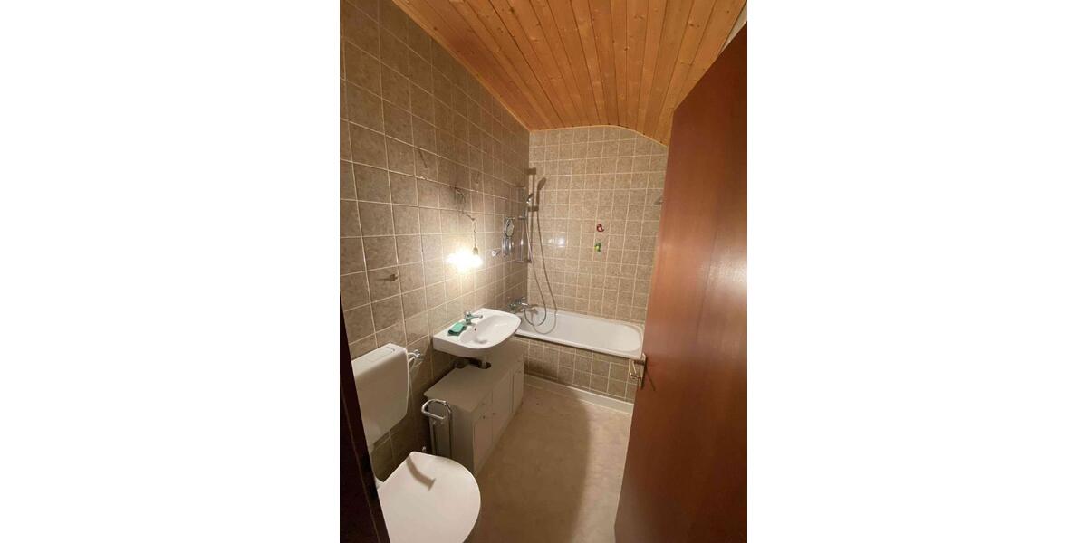 Dachgeschoßwohnung Aurachtal - 3 Zimmer, 105 m&sup2;, 900&euro; | Angebot:25403433