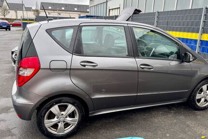 Mercedes-Benz A 180 31.604 km 7.690 &euro; Fürth 90763