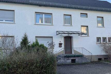 Haus Neustadt an der Aisch Neustadt - 9 Zimmer, 218 m&sup2;, 750.000&euro; | Angebot:25660943