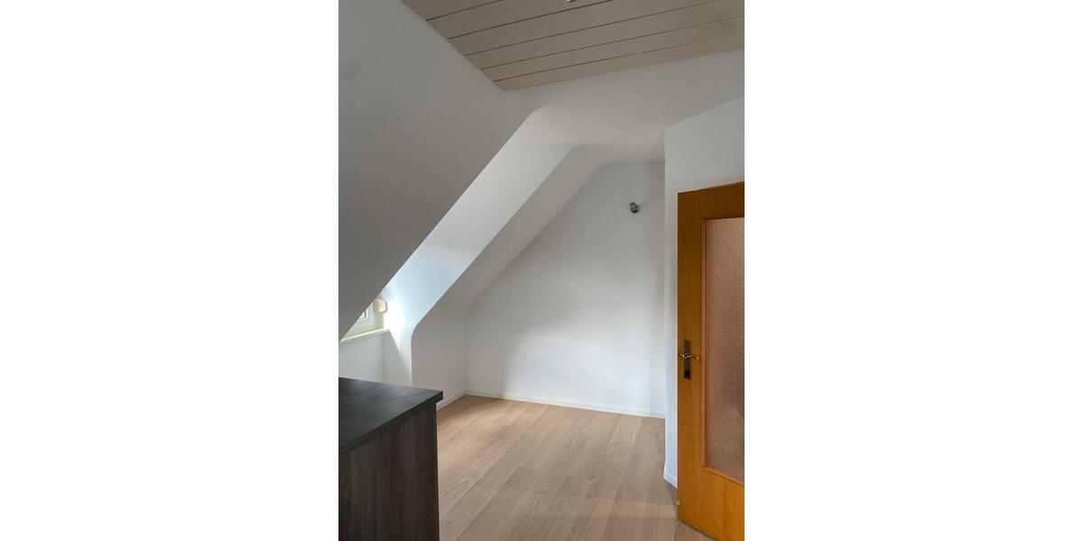 Dachgeschoßwohnung Fürth Atzenhof - 3 Zimmer, 79 m&sup2;, 1.021&euro; | Angebot:27576690