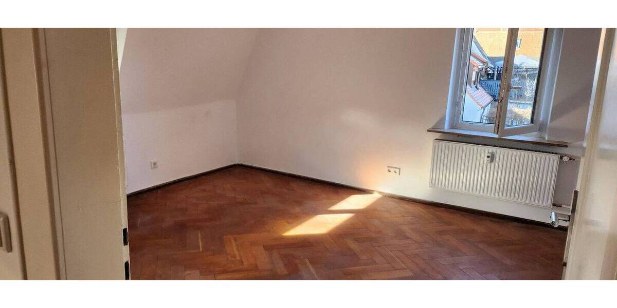 Etagenwohnung Erlangen Tennenlohe - 6 Zimmer, 125 m&sup2;, 1.250&euro; | Angebot:26871424