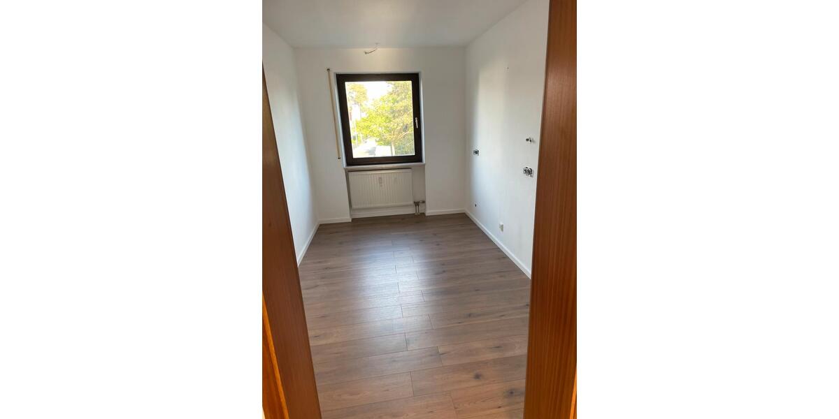 Etagenwohnung Uttenreuth - 3 Zimmer, 95 m&sup2;, 1.350&euro; | Angebot:25636489